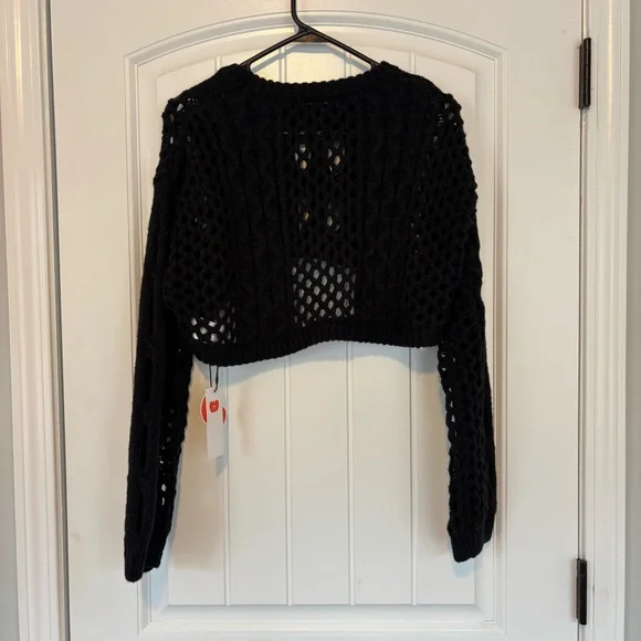 Cider Women's Knit Round Neckline Hollow Out Long Sleeve Crop Top Sz Medium NWT - Picture 8 of 8